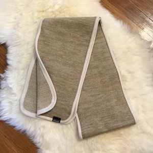 Patagonia fleece-lined scarf! 🧣